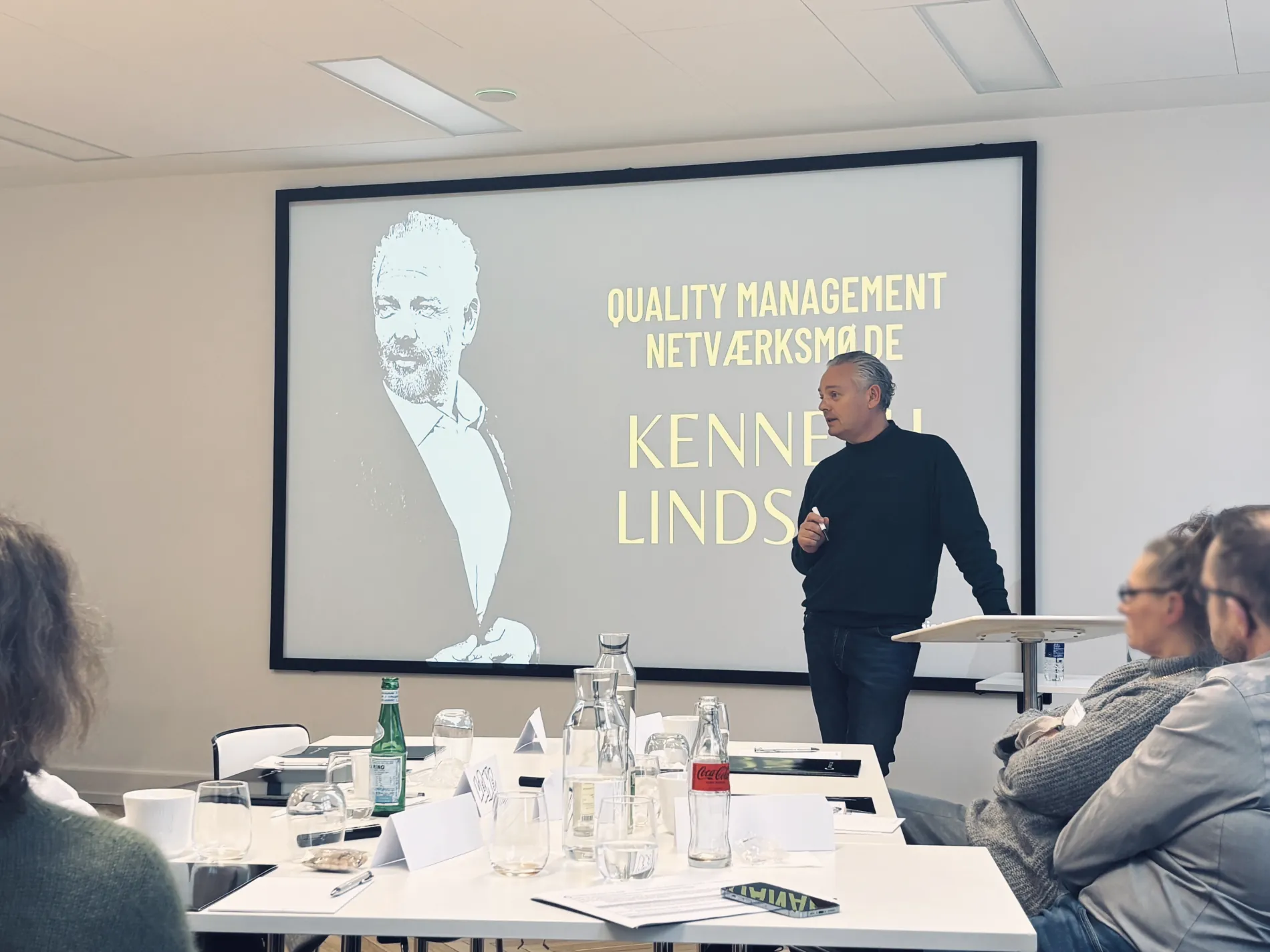 Kenneth Lindskov underviser ledere